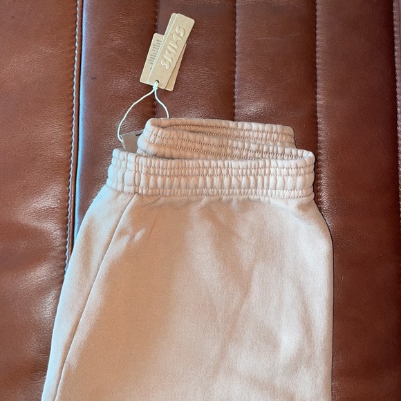 SKIMS Cotton Fleece Jogger (color: Tigers eye) - Picture 5 of 13